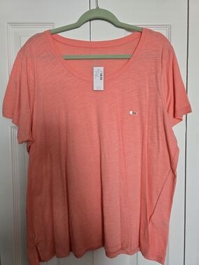 Women’s Short-Sleeve Scoop Neck Tee in Coral